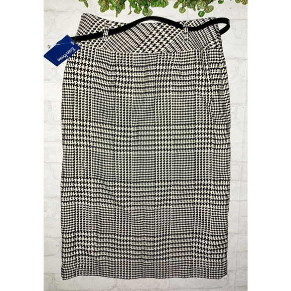 Evan Picone Houndstooth Slit Front Belted Skirt - Blk/Ivory - Picture 16 of 16